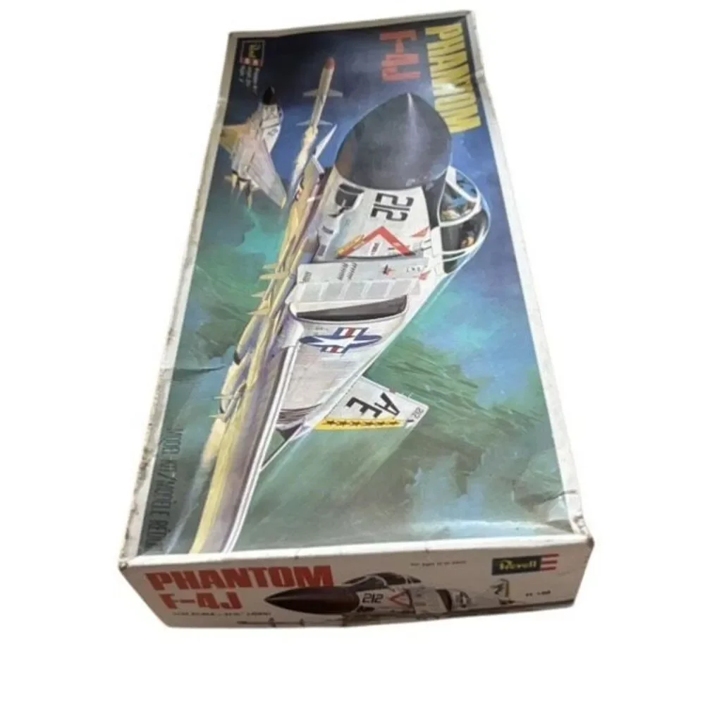 Vintage Revell F-4J Phantom II 1/32 Model Kit Complete Unbuilt Open Box